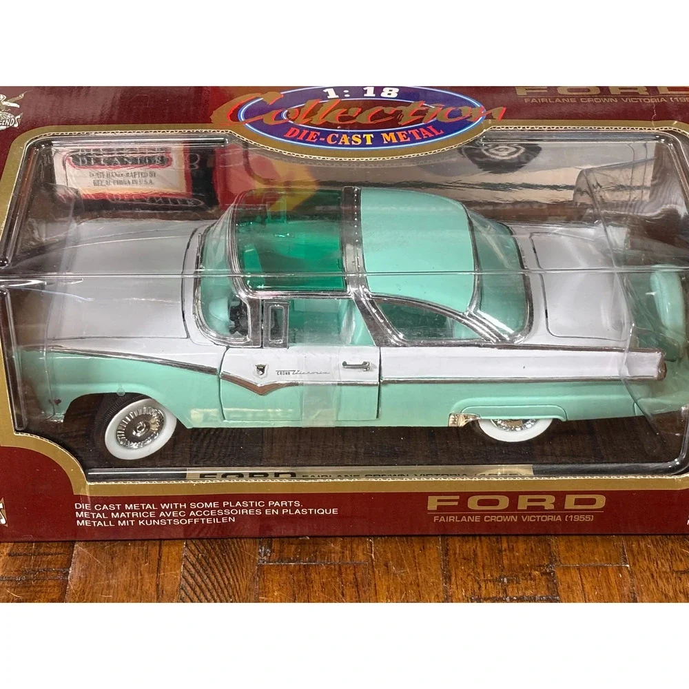Vintage Road Legends Diecast 1:18 Scale 1955 Blue Ford Fairlane Crown Victoria